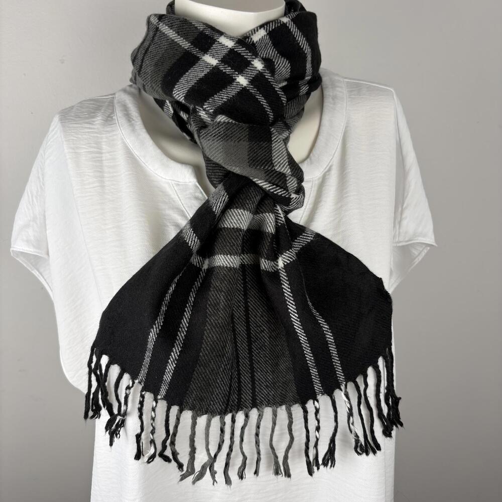 Vintage Burberry Lambswool Scarf Black Cream